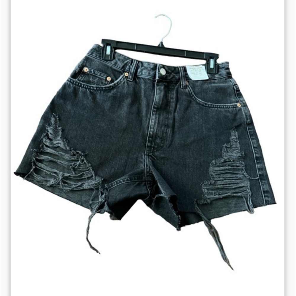 TOPSHOP Black washed A-Line Ripped Denim Mom Shorts size 6
